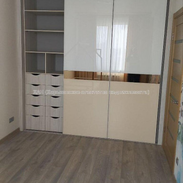 Продам квартиру, Балакирева пер. , 3  ком., 90.60 м², капитальный ремонт 
