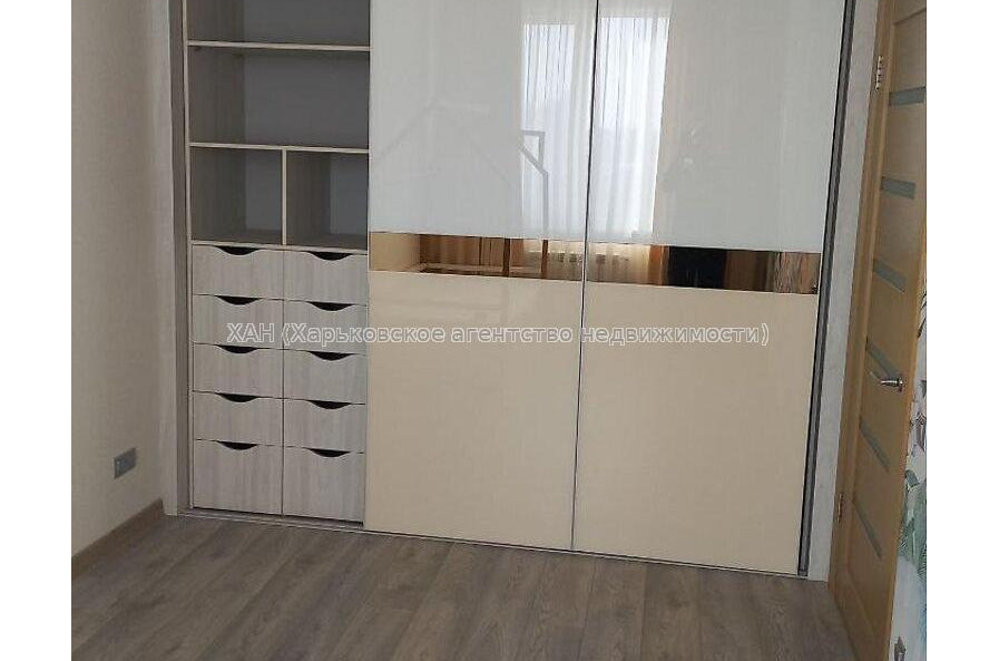 Продам квартиру, Балакирева пер. , 3  ком., 90.60 м², капитальный ремонт 