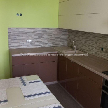 Продам квартиру, Балакирева пер. , 3  ком., 90.60 м², капитальный ремонт 