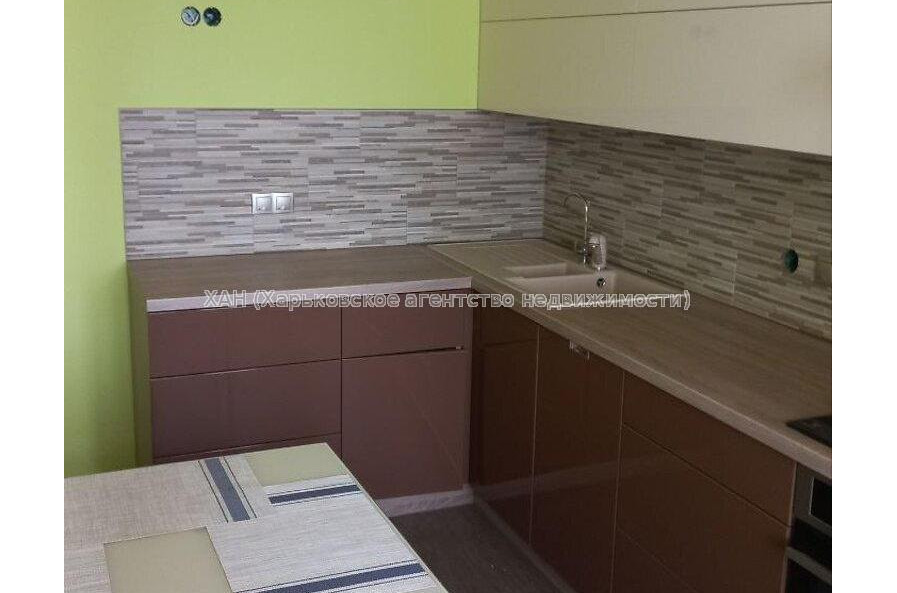 Продам квартиру, Балакирева пер. , 3  ком., 90.60 м², капитальный ремонт 