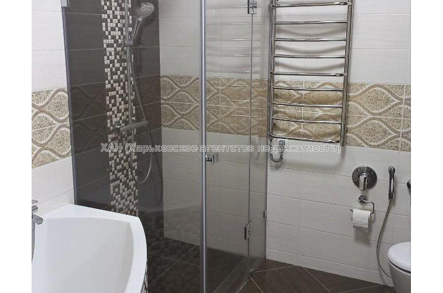 Продам квартиру, Балакирева пер. , 3  ком., 90.60 м², капитальный ремонт 