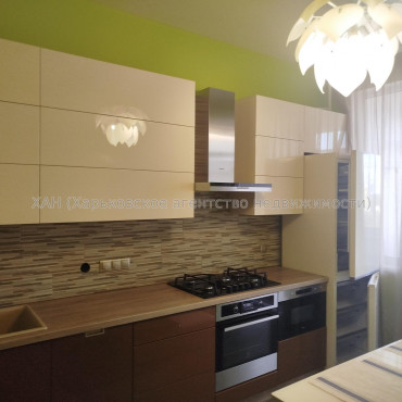 Продам квартиру, Балакирева пер. , 3  ком., 90.60 м², капитальный ремонт 