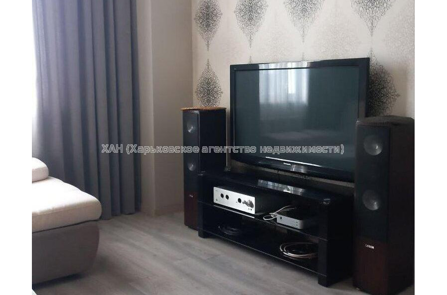 Продам квартиру, Балакирева пер. , 3  ком., 90.60 м², капитальный ремонт 