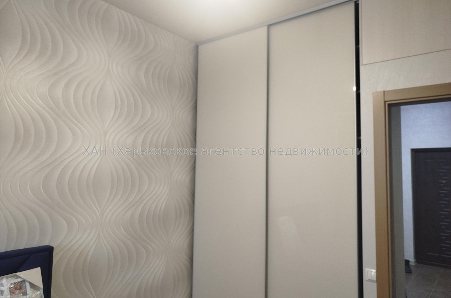 Продам квартиру, Балакирева пер. , 3  ком., 90.60 м², капитальный ремонт 