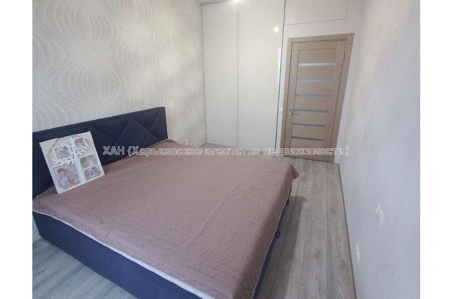 Продам квартиру, Балакирева пер. , 3  ком., 90.60 м², капитальный ремонт 