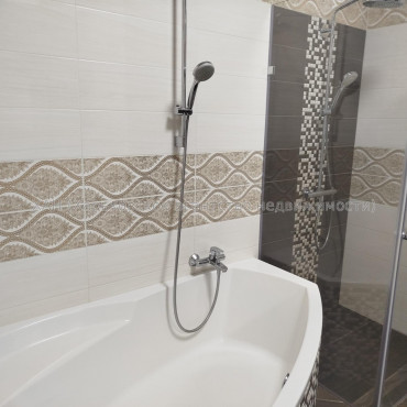 Продам квартиру, Балакирева пер. , 3  ком., 90.60 м², капитальный ремонт 