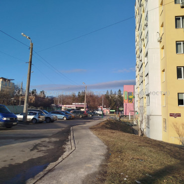 Продам квартиру, Балакирева пер. , 3  ком., 90.60 м², капитальный ремонт 