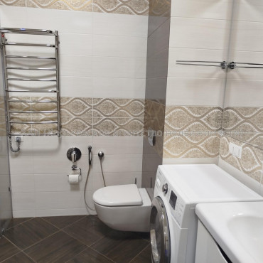 Продам квартиру, Балакирева пер. , 3  ком., 90.60 м², капитальный ремонт 