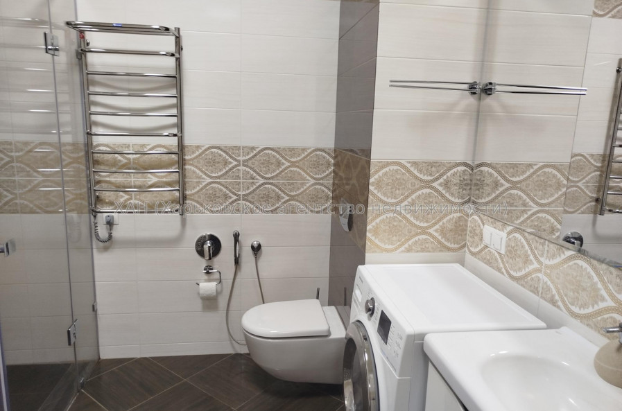 Продам квартиру, Балакирева пер. , 3  ком., 90.60 м², капитальный ремонт 