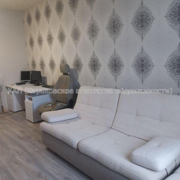 Продам квартиру, Балакирева пер. , 3  ком., 90.60 м², капитальный ремонт 