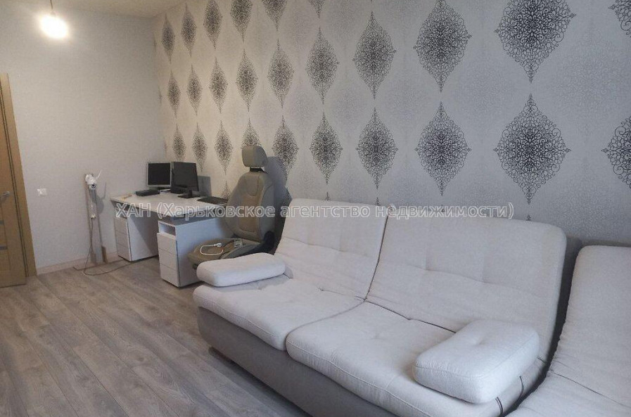 Продам квартиру, Балакирева пер. , 3  ком., 90.60 м², капитальный ремонт 