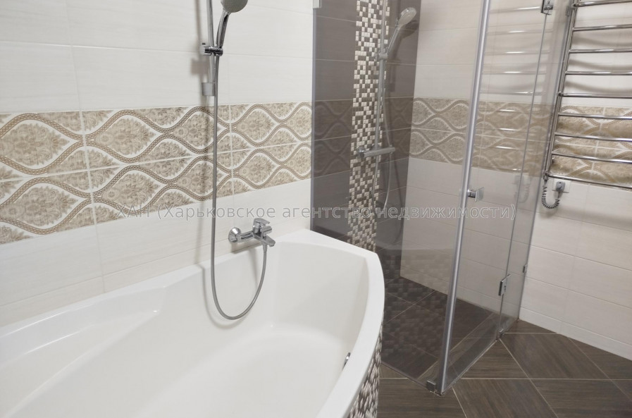 Продам квартиру, Балакирева пер. , 3  ком., 90.60 м², капитальный ремонт 