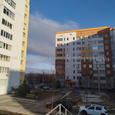 Продам квартиру, Балакирева пер. , 3  ком., 90.60 м², капитальный ремонт 