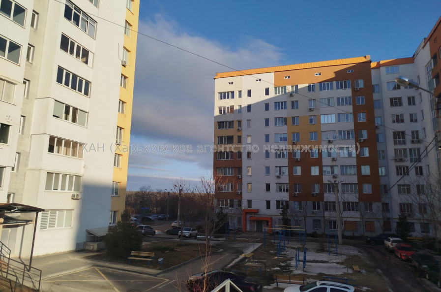 Продам квартиру, Балакирева пер. , 3  ком., 90.60 м², капитальный ремонт 