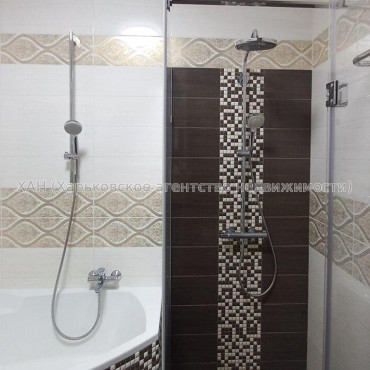 Продам квартиру, Балакирева пер. , 3  ком., 90.60 м², капитальный ремонт 