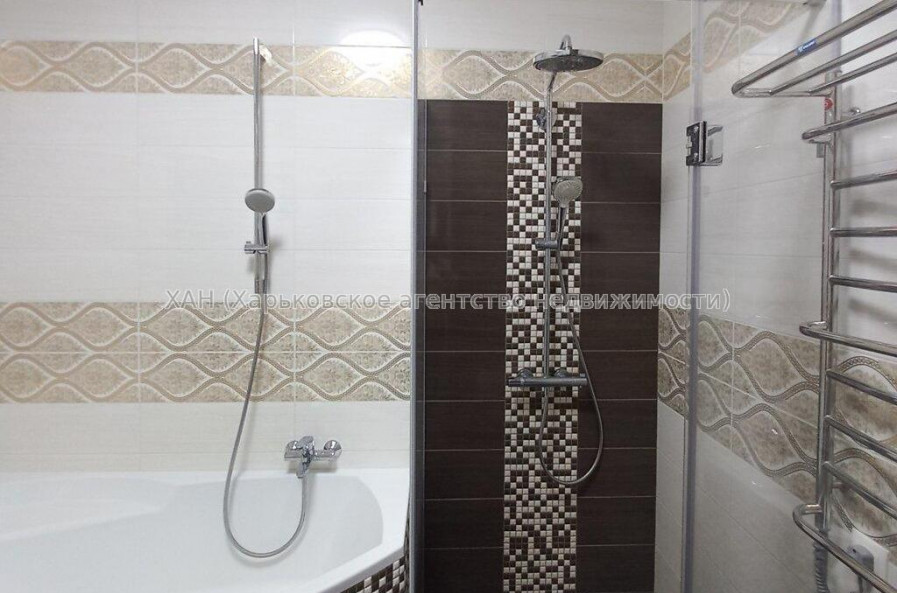 Продам квартиру, Балакирева пер. , 3  ком., 90.60 м², капитальный ремонт 