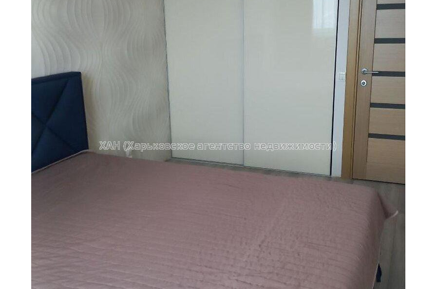 Продам квартиру, Балакирева пер. , 3  ком., 90.60 м², капитальный ремонт 