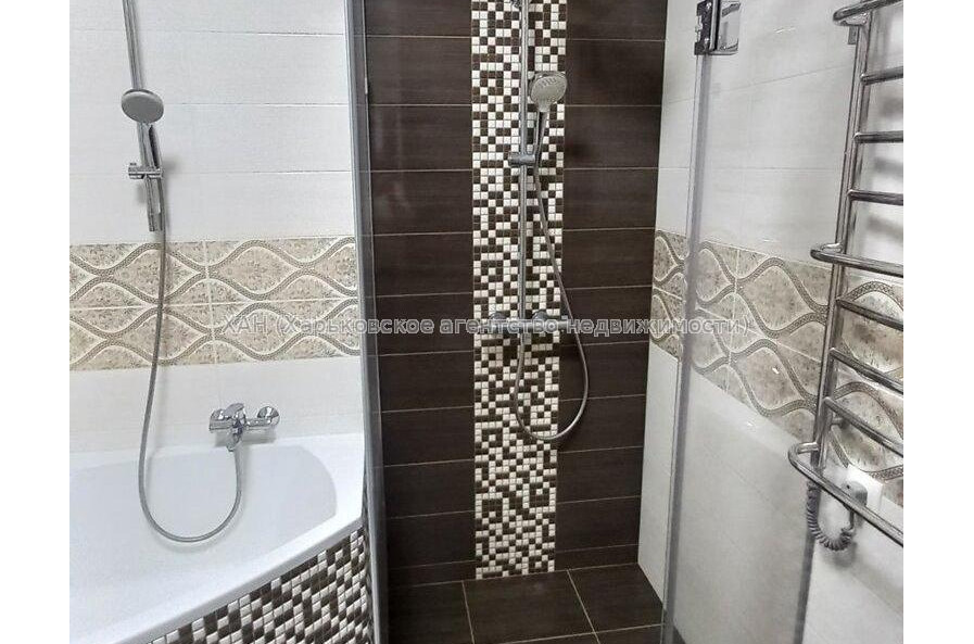 Продам квартиру, Балакирева пер. , 3  ком., 90.60 м², капитальный ремонт 