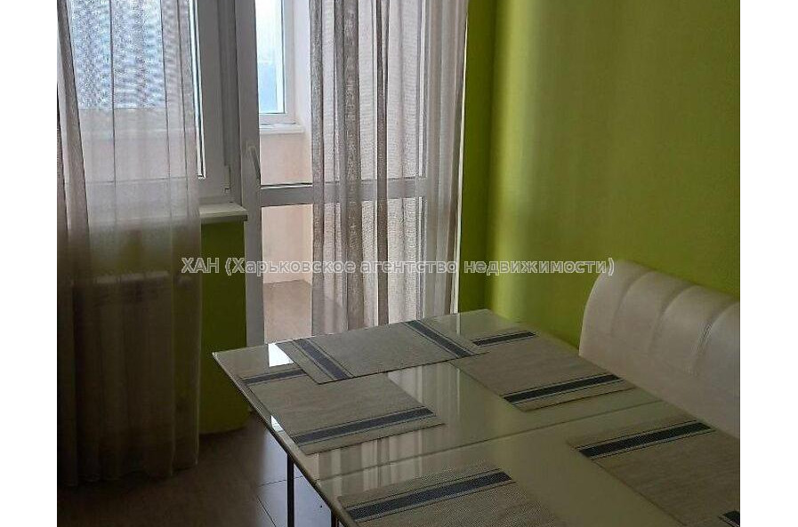 Продам квартиру, Балакирева пер. , 3  ком., 90.60 м², капитальный ремонт 