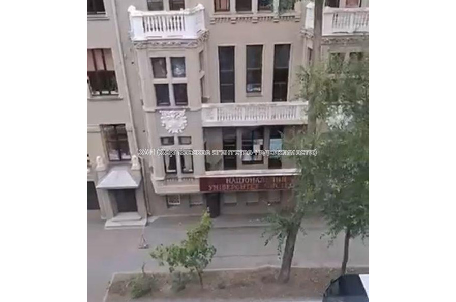 Продам квартиру, Чернышевская ул. , 4 кім., 91.10 м², частичный ремонт 