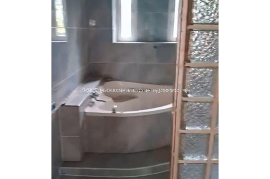 Продам квартиру, Чернышевская ул. , 4 кім., 91.10 м², частичный ремонт 