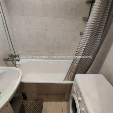 Продам квартиру, Яны Червоной ул. , 1 кім., 40.40 м², косметический ремонт 