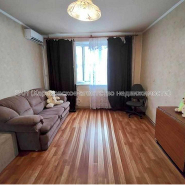 Продам квартиру, Яны Червоной ул. , 1 кім., 40.40 м², косметический ремонт 