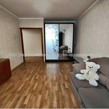 Продам квартиру, Яны Червоной ул. , 1 кім., 40.40 м², косметический ремонт 