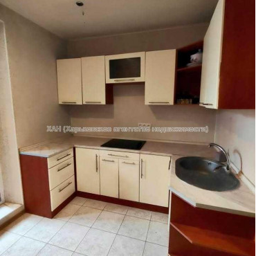 Продам квартиру, Яны Червоной ул. , 1 кім., 40.40 м², косметический ремонт 