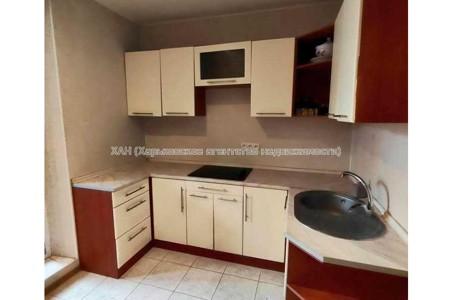Продам квартиру, Яны Червоной ул. , 1 кім., 40.40 м², косметический ремонт 