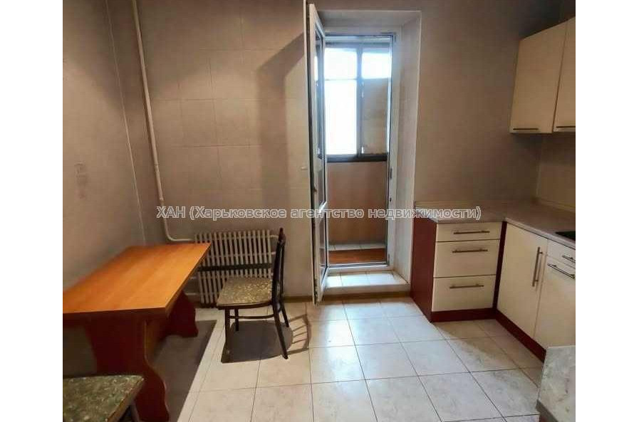 Продам квартиру, Яны Червоной ул. , 1 кім., 40.40 м², косметический ремонт 