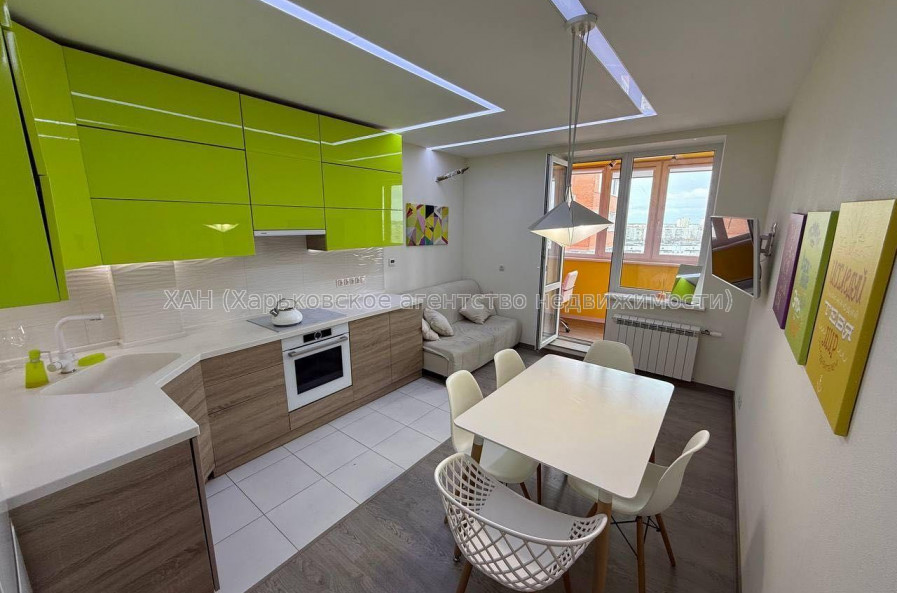 Продам квартиру, Мирослава Мисли ул. , 2  ком., 83 м², авторский дизайн 