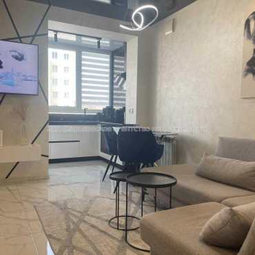 Продам квартиру, Мира ул. , 1 кім., 43.50 м², авторский дизайн 