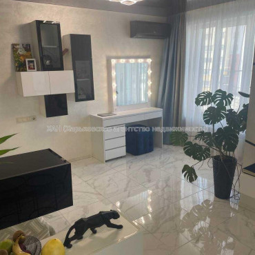 Продам квартиру, Мира ул. , 1 кім., 43.50 м², авторский дизайн 