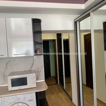 Продам квартиру, Единства ул. , 1  ком., 25 м², капитальный ремонт 