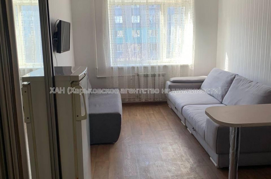 Продам квартиру, Единства ул. , 1  ком., 25 м², капитальный ремонт 