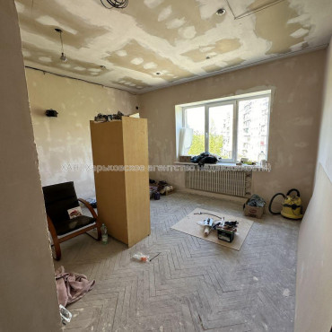 Продам квартиру, Ильи Коваля ул. , 2 кім., 64 м², частичный ремонт 