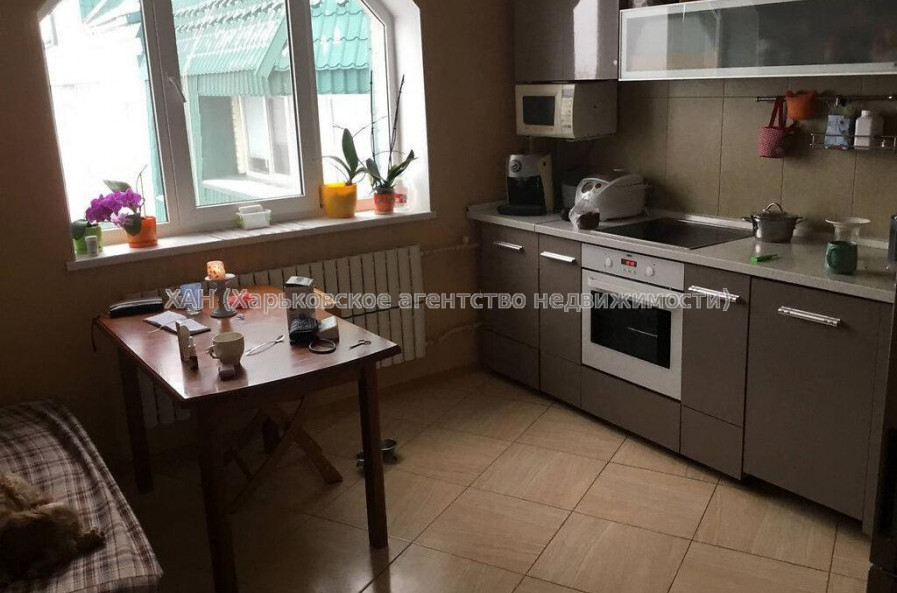 Продам квартиру, Академика Павлова ул. , 3  ком., 84.20 м², косметический ремонт 