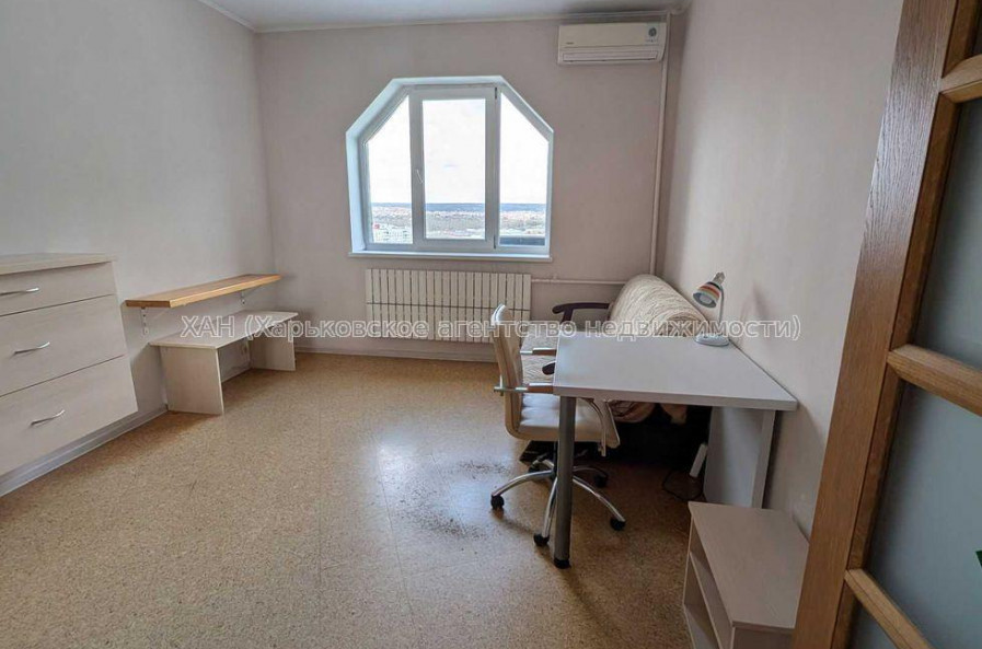 Продам квартиру, Академика Павлова ул. , 3 кім., 84.20 м², косметический ремонт 