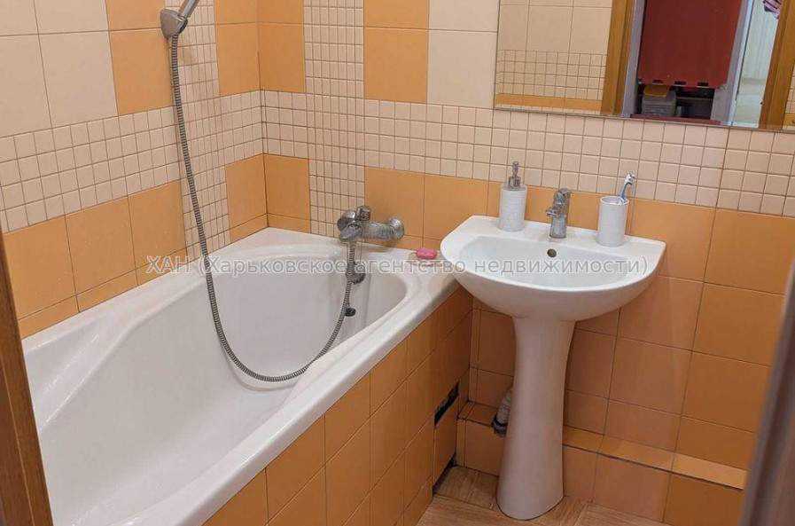 Продам квартиру, Академика Павлова ул. , 3 кім., 84.20 м², косметический ремонт 
