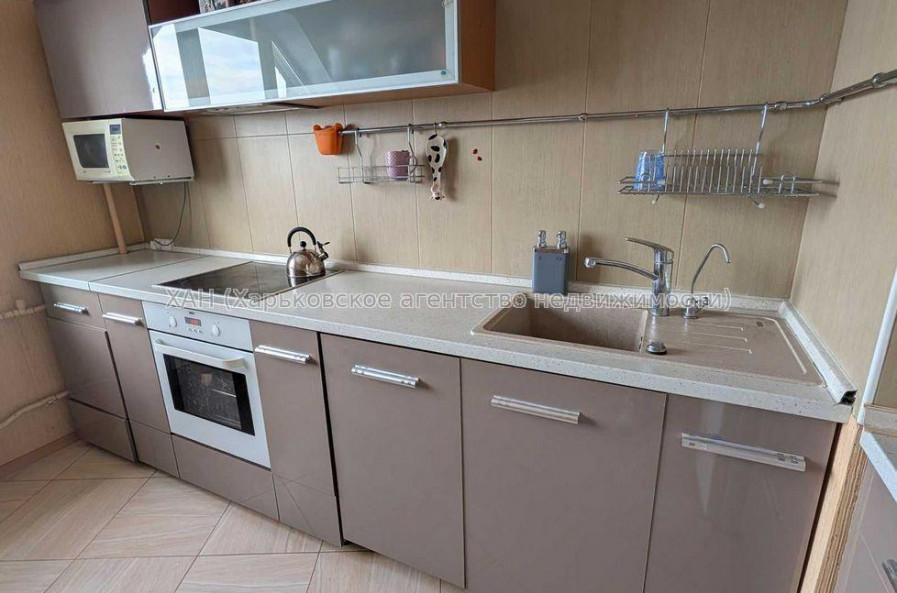 Продам квартиру, Академика Павлова ул. , 3 кім., 84.20 м², косметический ремонт 