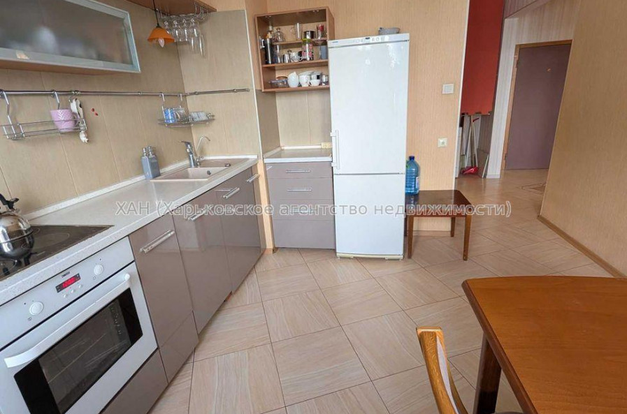 Продам квартиру, Академика Павлова ул. , 3 кім., 84.20 м², косметический ремонт 