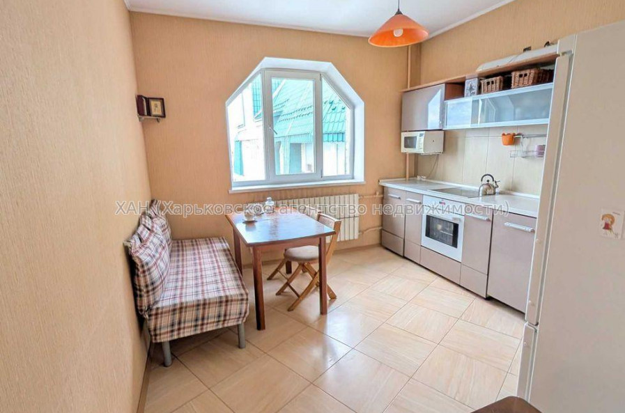 Продам квартиру, Академика Павлова ул. , 3 кім., 84.20 м², косметический ремонт 