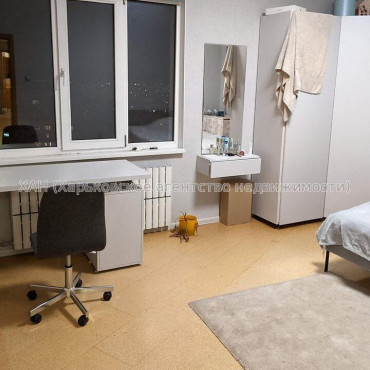 Продам квартиру, Академика Павлова ул. , 3  ком., 84.20 м², косметический ремонт 