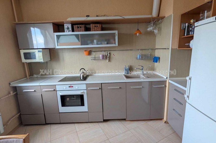 Продам квартиру, Академика Павлова ул. , 3 кім., 84.20 м², косметический ремонт 