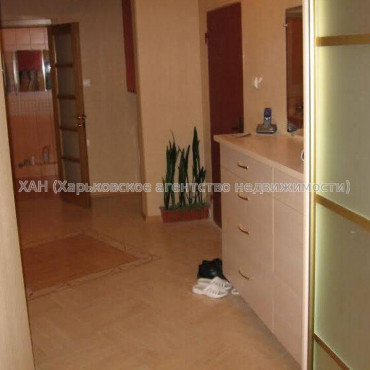 Продам квартиру, Академика Павлова ул. , 3  ком., 84.20 м², косметический ремонт 