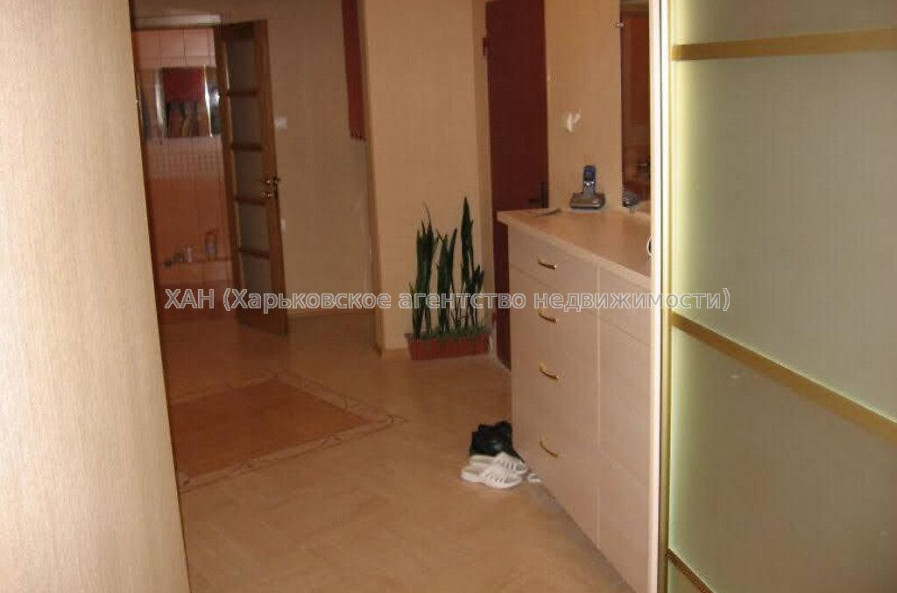 Продам квартиру, Академика Павлова ул. , 3  ком., 84.20 м², косметический ремонт 