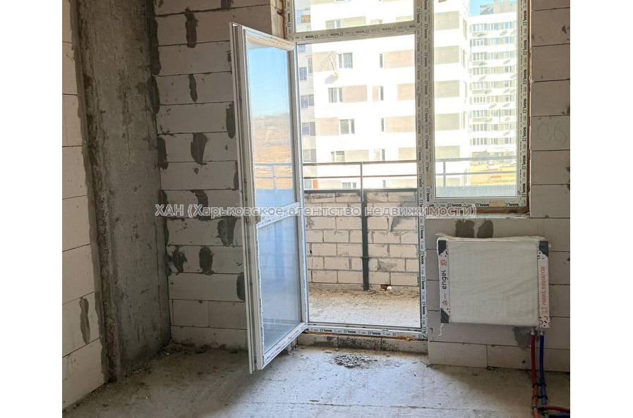 Продам квартиру, Героев Харькова просп. , 3 кім., 105.40 м², без внутренних работ 