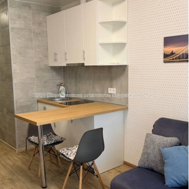 Продам квартиру, Шевченковский пер. , 1 кім., 19.90 м², капитальный ремонт 