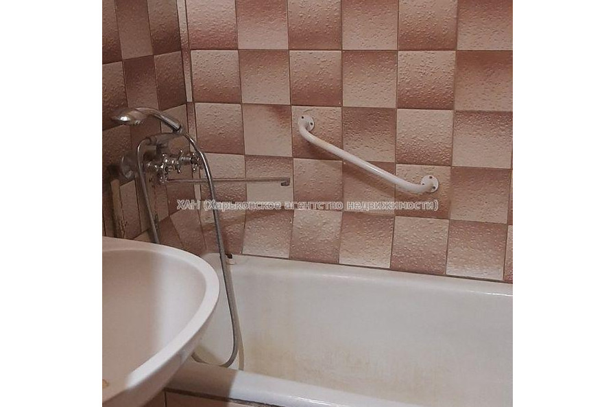 Продам квартиру, Героев Харькова просп. , 3  ком., 74 м², советский ремонт 